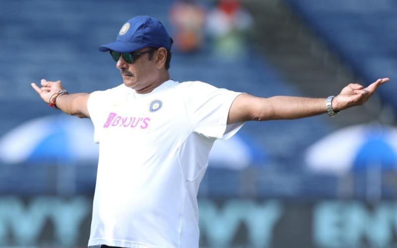 Ravi Shastri trolled for 'Titanic' pose