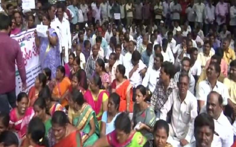 Protests by TSRTC employees intensifies in Hyderabad