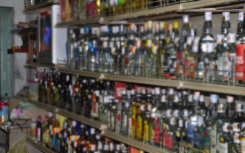 Hyderabad: Wine shop dealers cash in on Dasara