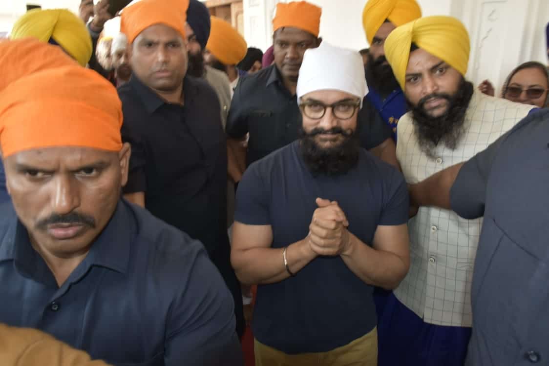 Aamir Khan pays obeisance at Golden Temple