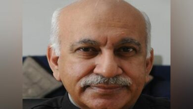 MJ Akbar forcibly tried to kiss me: Journalist recounts incident
