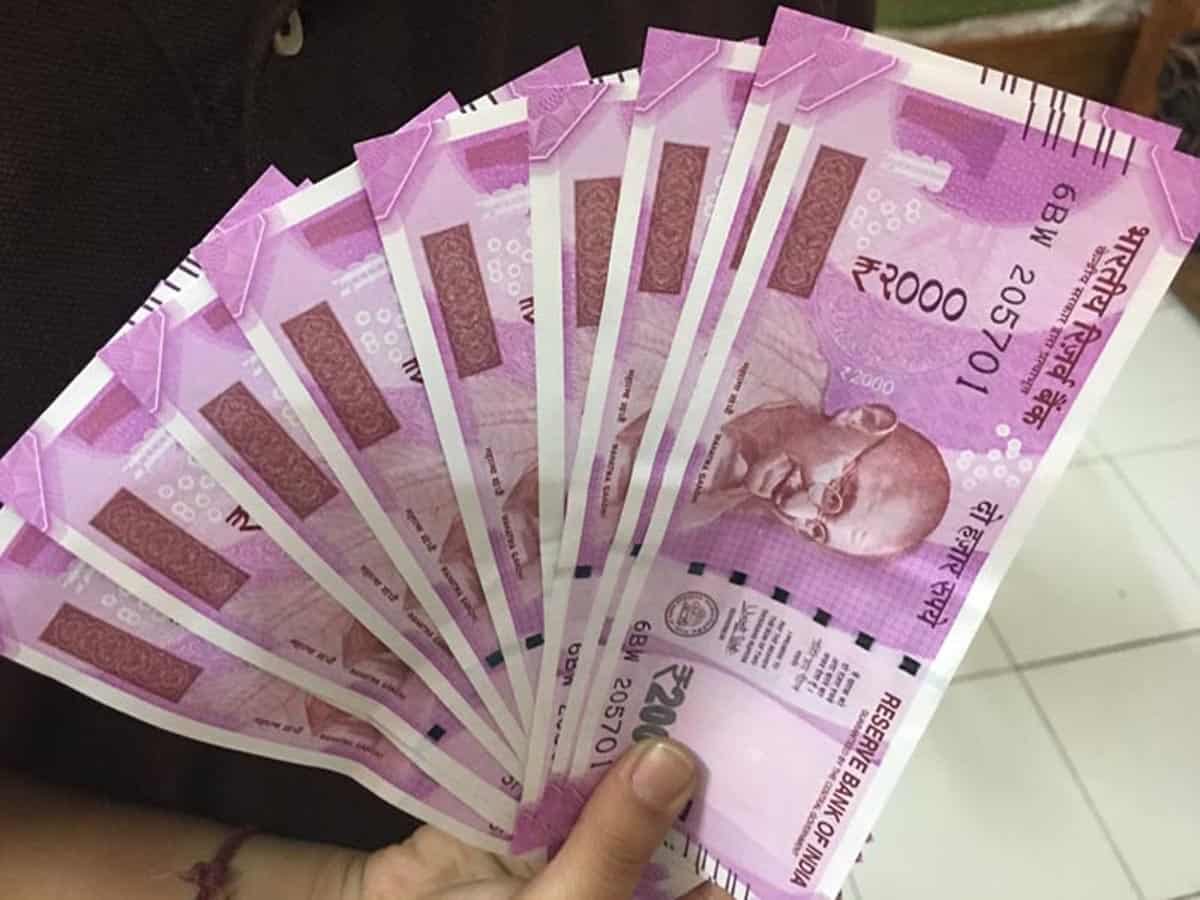 Hyderabad: Fake Rs 2000 notes on the road create chaos