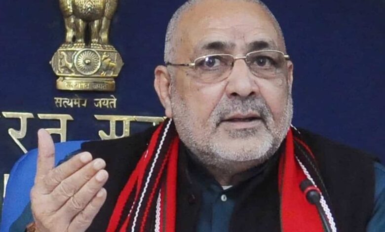 Muslims need to stop calling themselves minority: Giriraj Singh