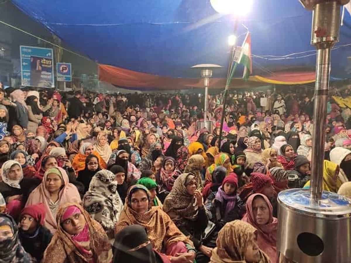 Chilling weather of Delhi doesn’t deter women of Shaheen Bagh