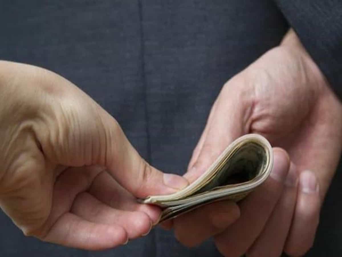 Telangana ACB nabs panchayat secy for Rs 15,000 bribe in Sangareddy