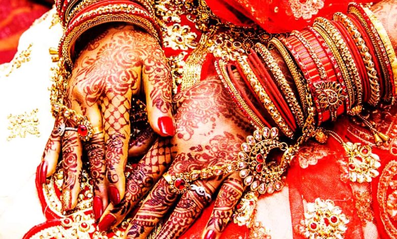 Lapata ladies: UP Bride, mother dissappear with cash, jewellery