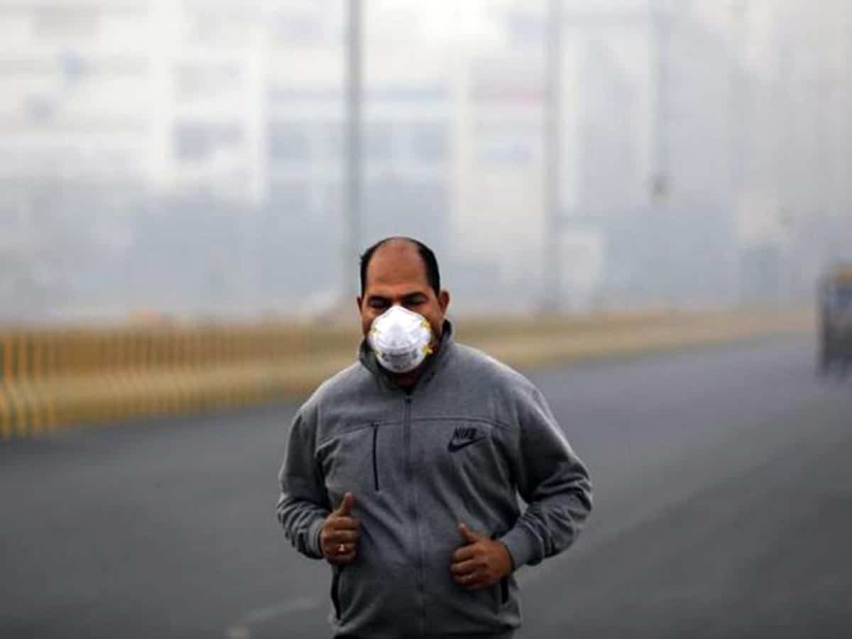 Delhi’s air quality remains “very poor”
