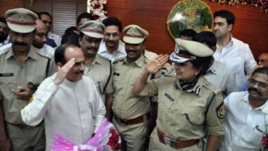 Home Minister pats Telangana cops for death to two rapists