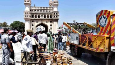 Hyd Traffic police makes space for pedestrians around Charminar