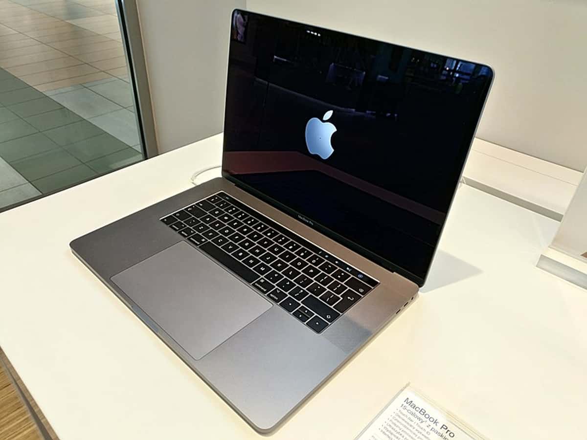 Apple hit with lawsuit for 'defective' M1 MacBook screens
