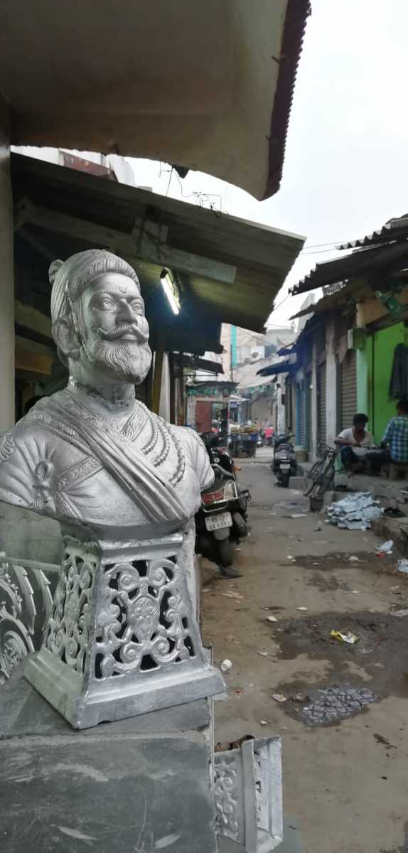 Muslims make metal statues, Hindus worship them