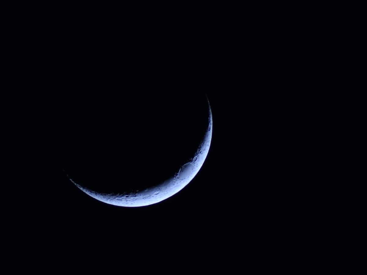 Saudi Arabia calls on Muslims to sight Shawwal moon on Thursday