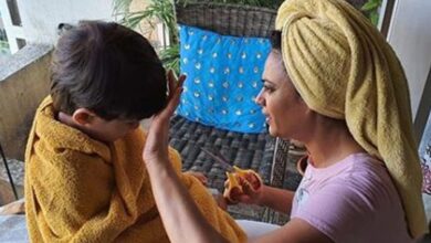 Shweta Tiwari turns 'barber', gives son haircut amid lockdown