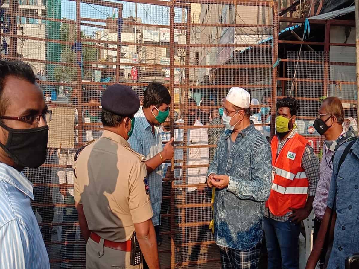 Residents of Old Malakpet living in COVID-19 Containment Zones requesting authorities to remove barricades for essential items. Photo: Mohammed Hussain