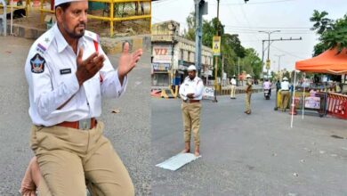Ramadan: On-duty cop offers namaz on deserted street of Guntur