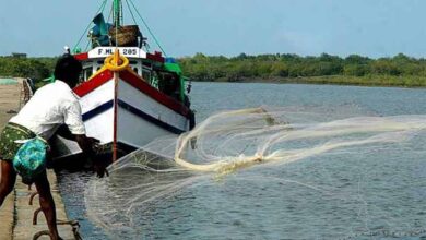 Sri Lankan fishermen protest against Indian counterparts for poaching