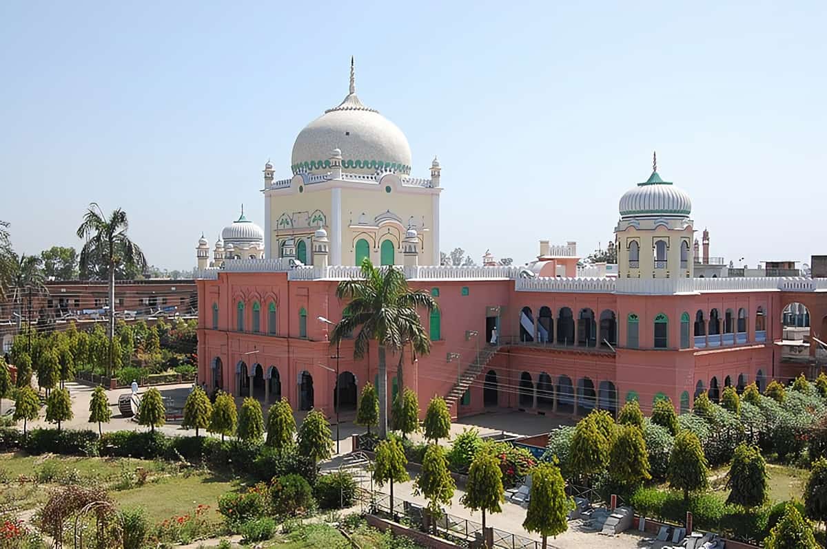 Darul Uloom Deoband bans students from learning English