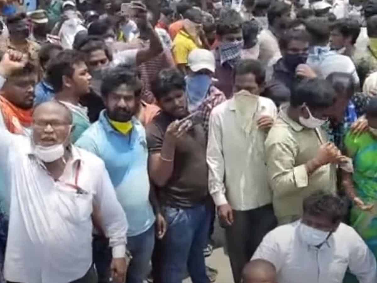 Vizag gas leakage: Locals protest, demand to shift the factory