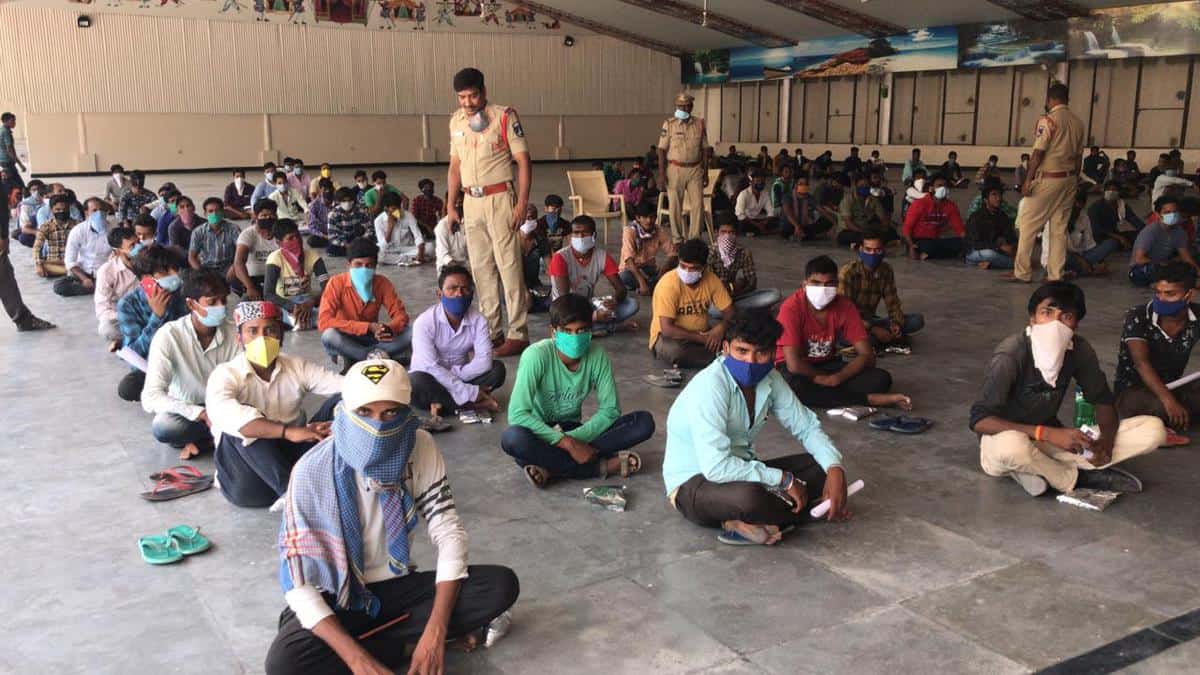 To spread awareness among migrants, police gives counseling