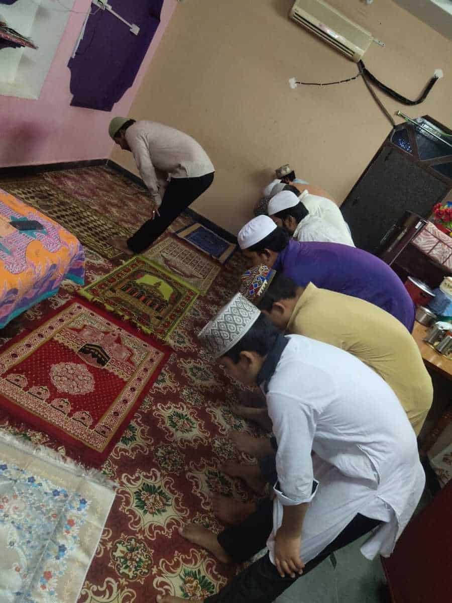 Jama-tul-Vida witnessed Muslims offering prayers at their homes