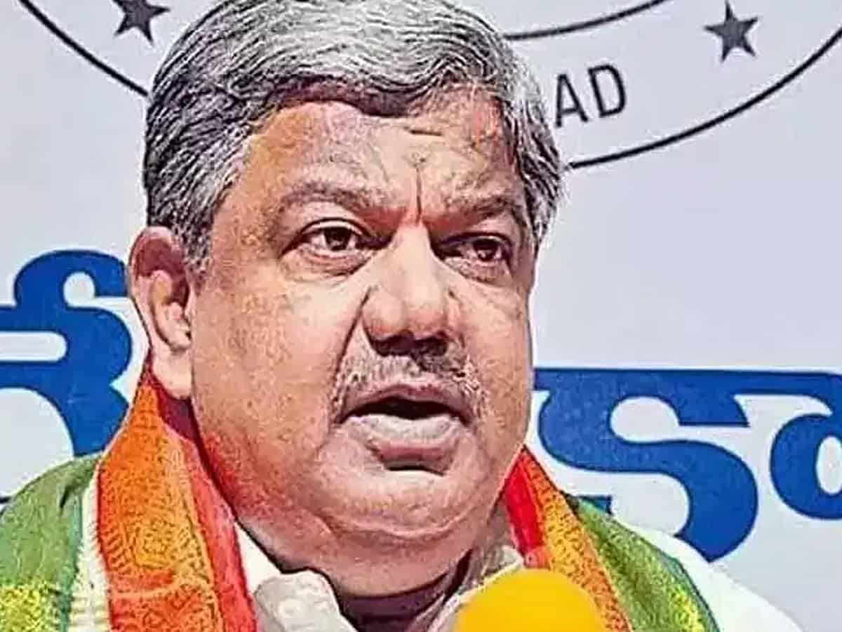 Congress asks CM KCR, Etala to stop politicising pandemic