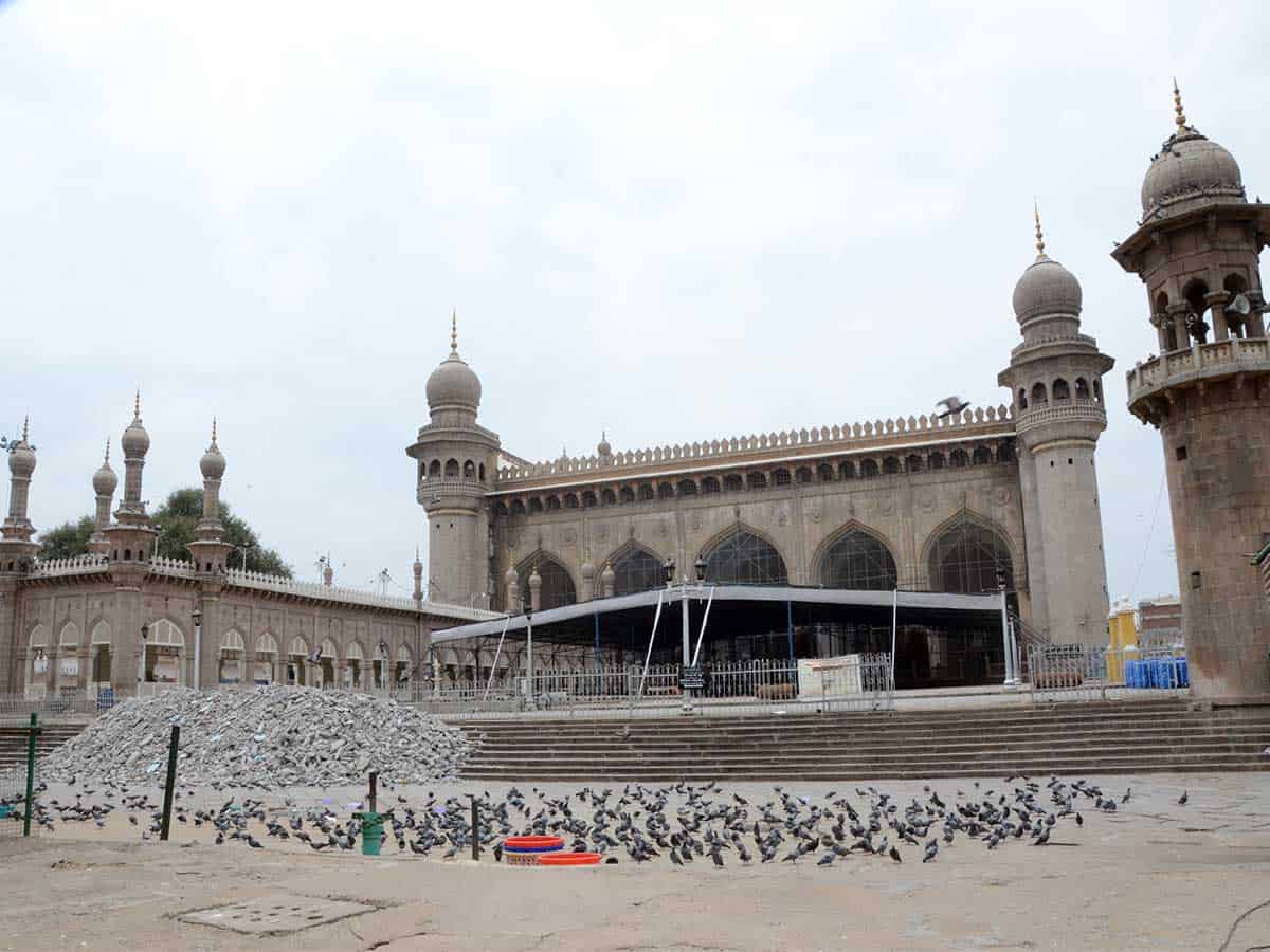 Makkah Masjid deserted on Friday amid coronavirus outbreak in Hyderabad. Photo: Mohammed Hussain