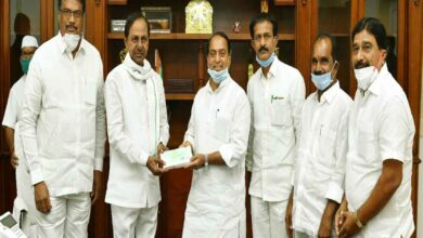 KCR doesn’t wear face mask properly, only Telanganites do