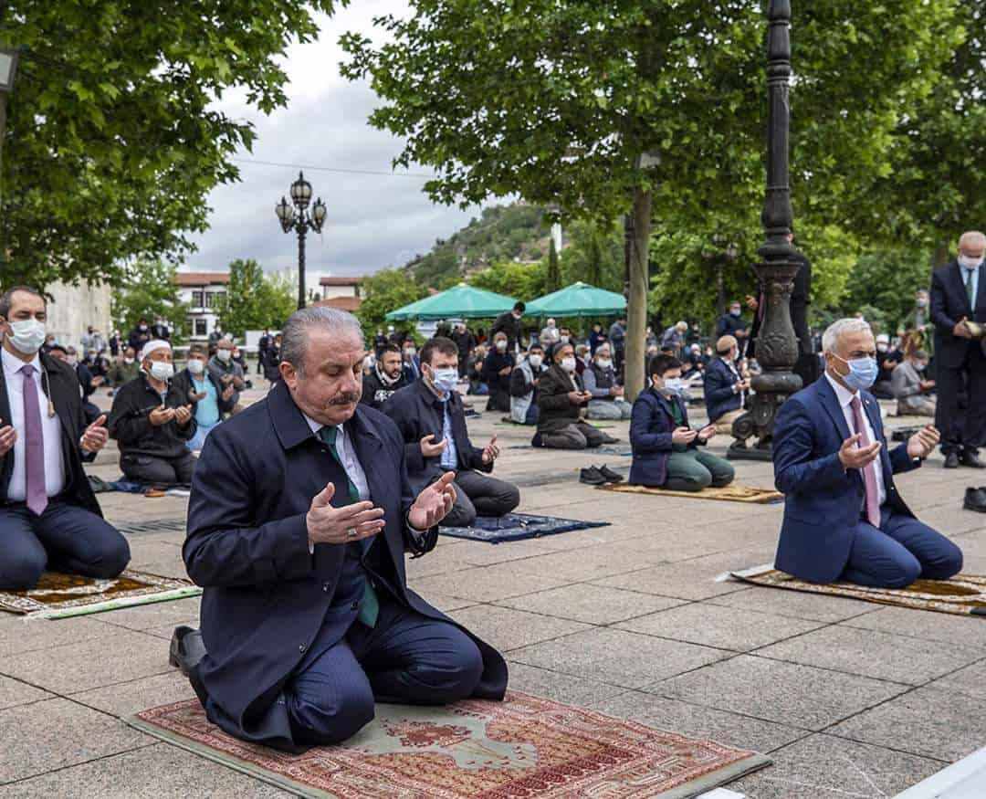 Mass  Friday prayers in Turkey for the first time since March 16