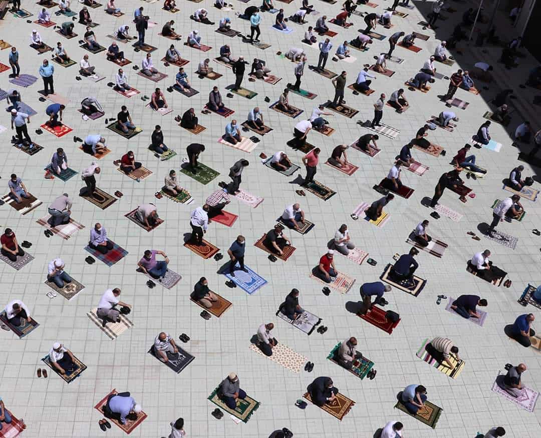 Mass Friday prayers in Turkey for the first time since March 16