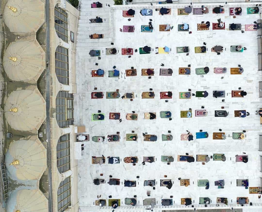 Mass Friday prayers in Turkey for the first time since March 16