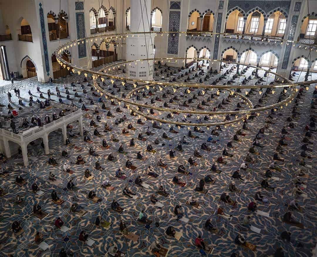 Mass Friday prayers in Turkey for the first time since March 16
