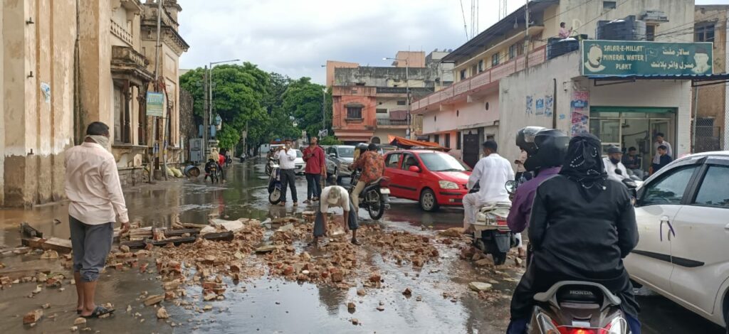 Heavy rainfall destroys Chowmahalla Palace window