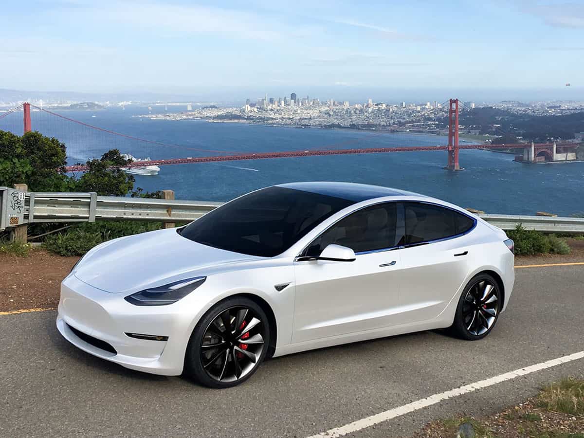 Tesla: Autopilot can see, respond to emergency lights at night