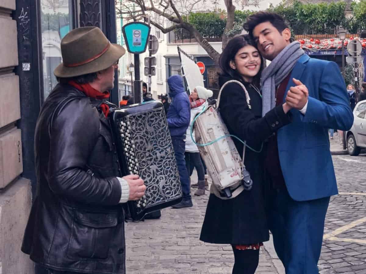 Sushant, Sanjana live life to fullest in 'Khulke Jeene Ka' video