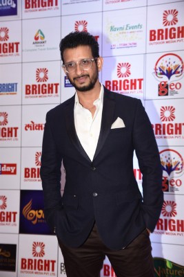 Did you know Farhan, Sharman, Divya Bharti were classmates?