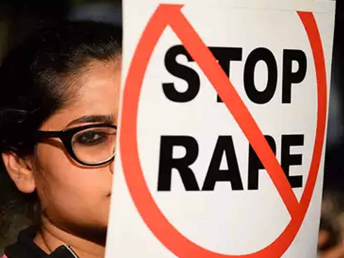 14-year-old girl found hanging at Noida school, parents allege rape, murder