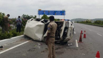 Andhra minister's escort vehicle overturns, cop killed