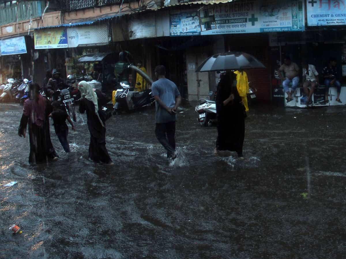 Rain lashes Mumbai for third straight day