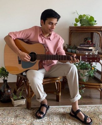 Anuv Jain's new song 'Alag Aasmaan' talks of long distance love