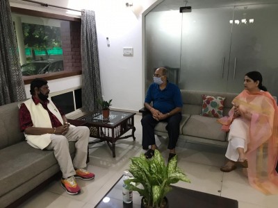 Athawale meets Sushant's father, says Bollywood mafia will be exposed