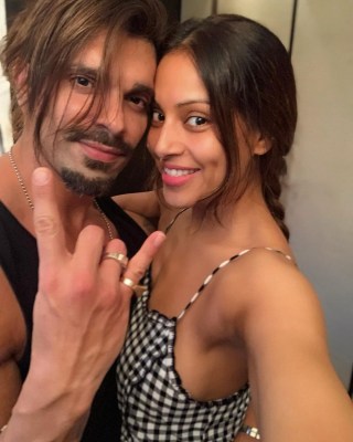 Bipasha loves Karan's new art work, a portrait of Ganesha