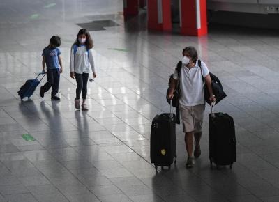 Children aged 12 and over should wear masks: WHO
