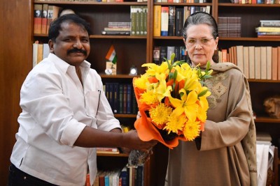 Congress leaders in Telugu states throw their weight behind Gandhi family