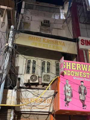 Intimidated by money lenders, jeweller brothers hang themselves in Delhi shop