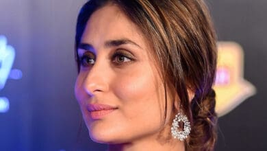 Kareena Kapoor reminisces her trip to beach with throwback selfie