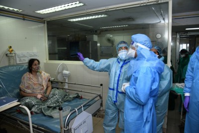 Maha crosses 7-lakh cases, deaths again shoot up (Roundup)