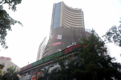 Markets to trade in broad range