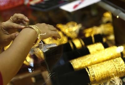 RBI adds glitter to gold, allows higher loans against jewellery