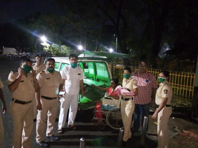 Railway staff help deliver baby girl on I-day