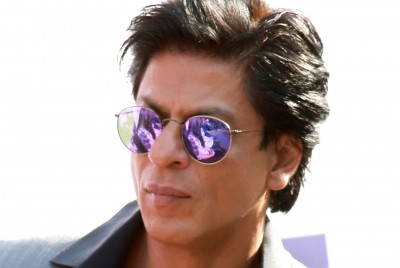 SRK finds 'guidelines for being a true Indian' in National flag